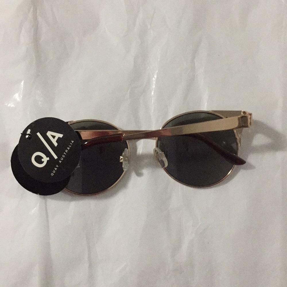 NEW QUAY AUSTRALIA CAT GOLD MIRROR SUNGLASSES OS - Picture 5 of 5